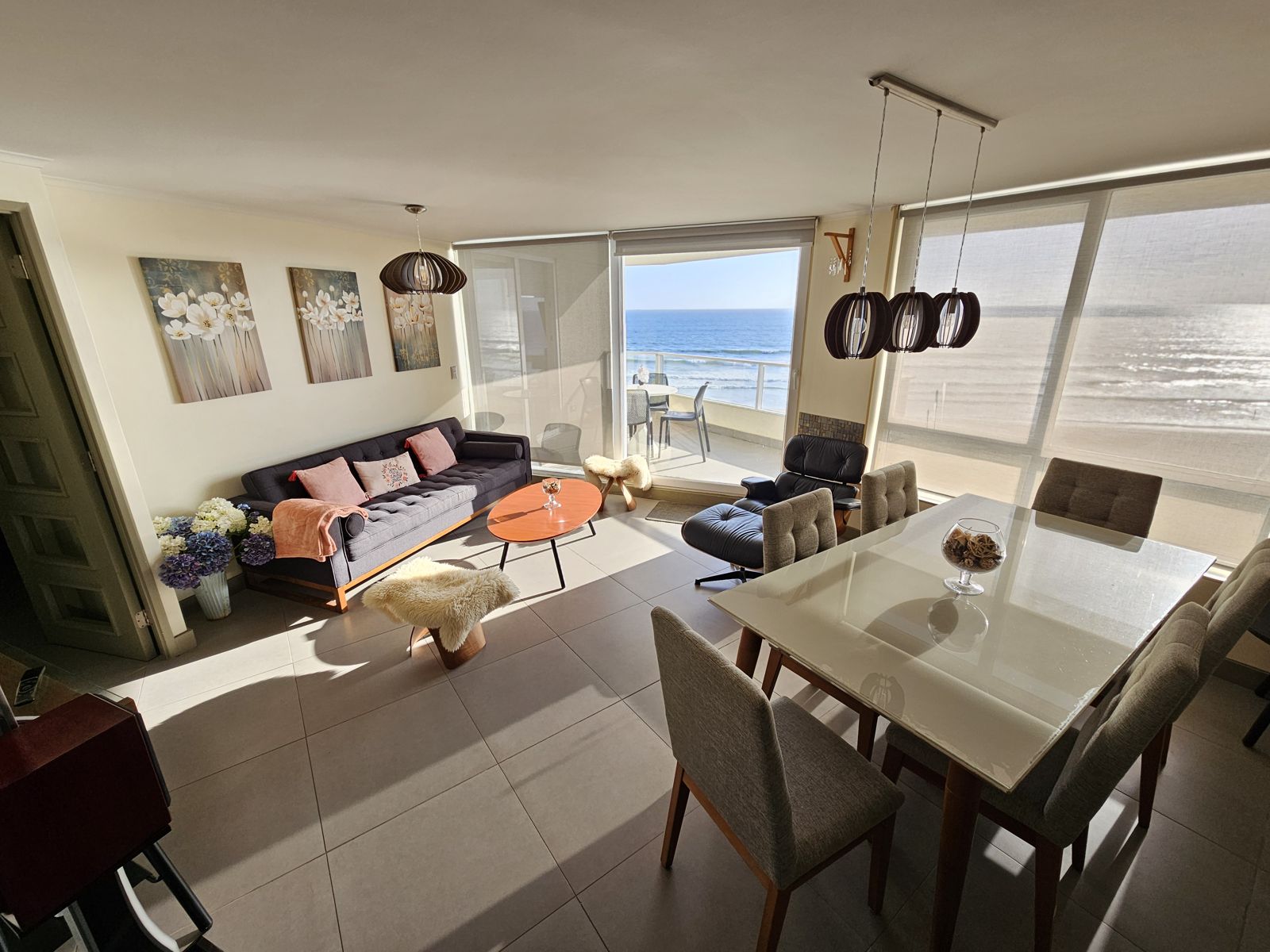 Living comedor con vista al mar